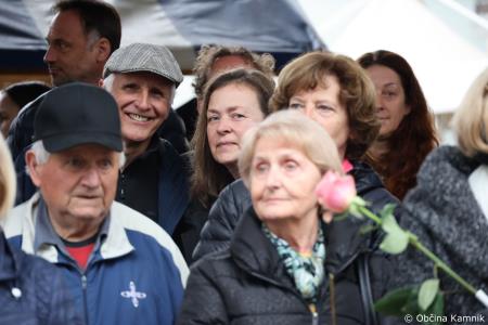 Dobrodošel mamut v Kamniku je dobil svoje mesto bronasti mamut v naravni velikosti, ki stoji v Mamutovem parku (36)